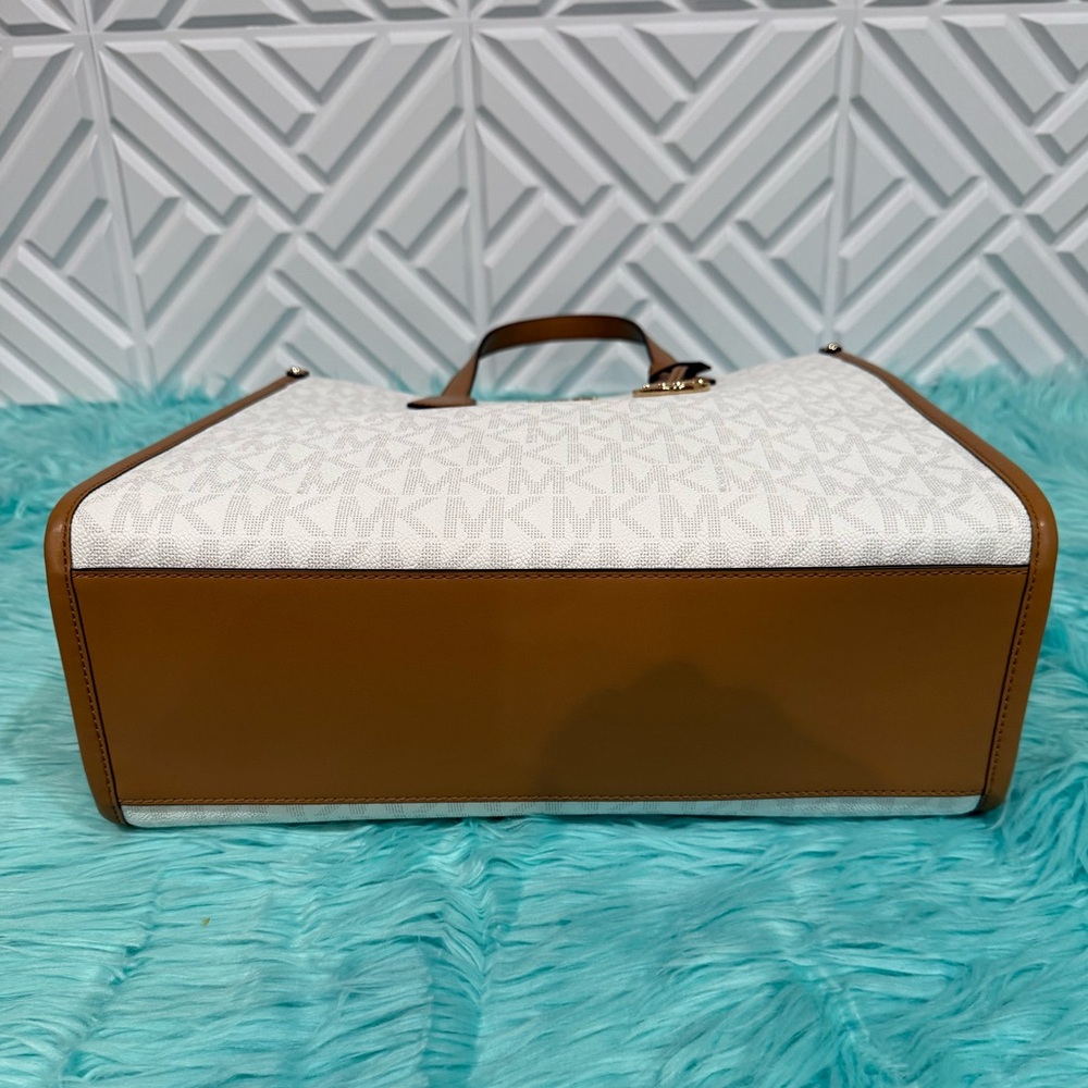 Michael Kors MAPLE Large NS Logo Tote Pale Peanut & White Signature Tote NWT - Picture 9 of 11